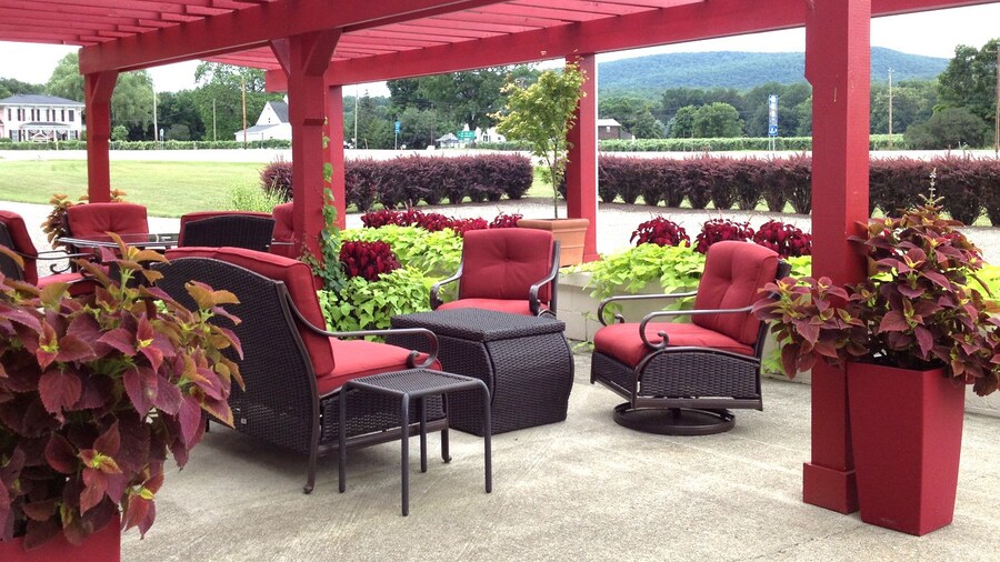 Vinehurst Inn And Suites
