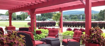 Vinehurst Inn And Suites