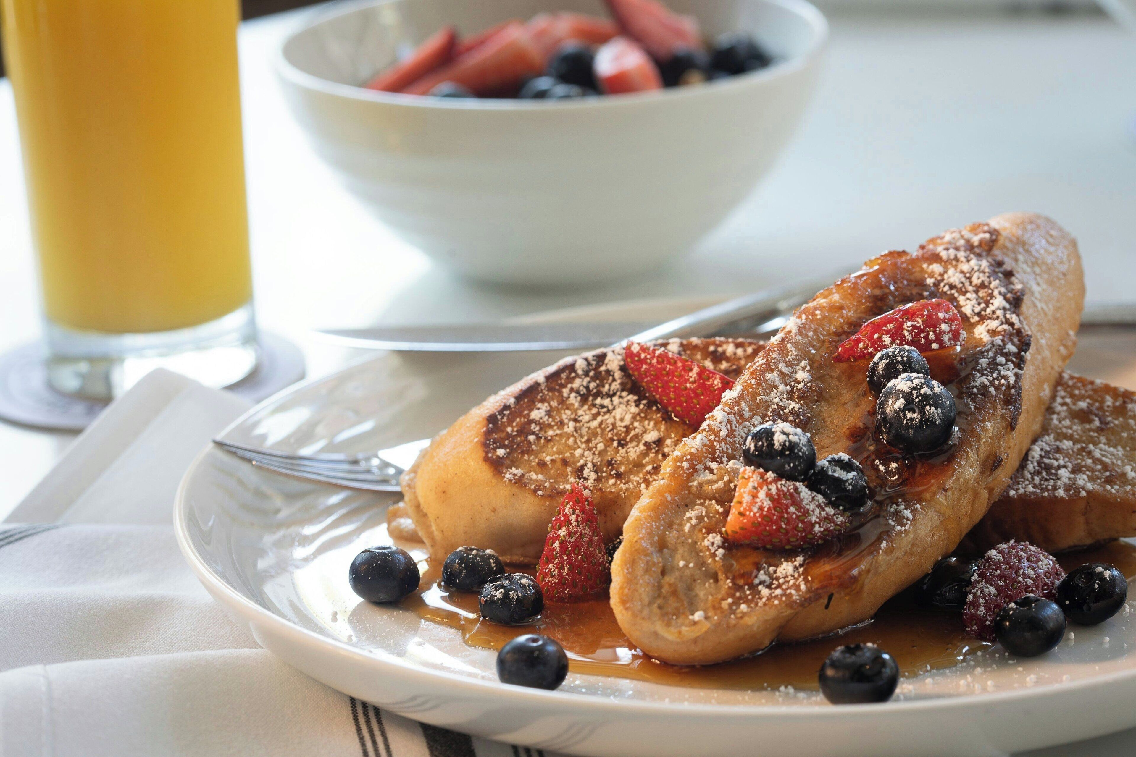 daily cooked-to-order breakfast for a fee