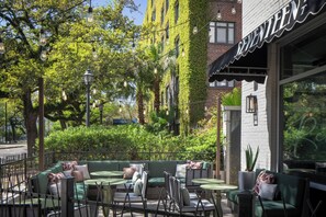 Breakfast and dinner served