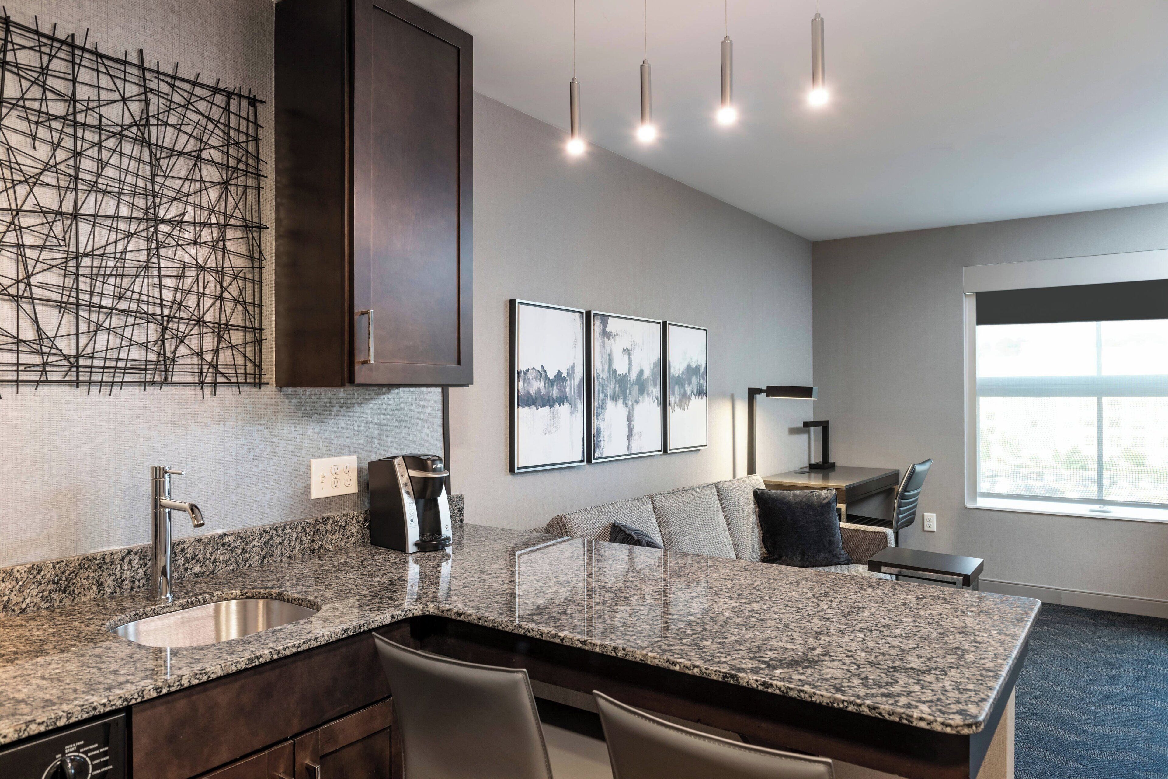 Televisión LCD de 32 pulgadas con canales por cable, una televisión