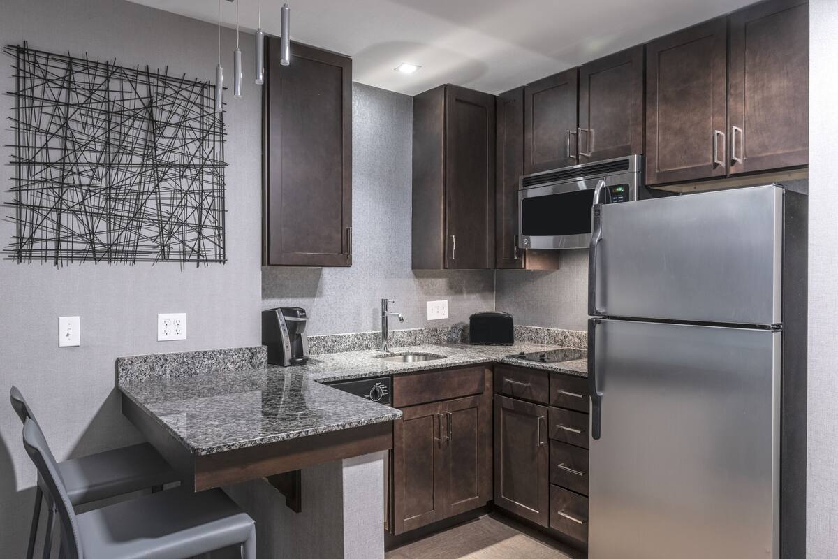 fridge, microwave, stovetop, dishwasher