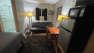 Budget Double Room, Non Smoking | 1 bedroom, in-room safe, desk, iron/ironing board