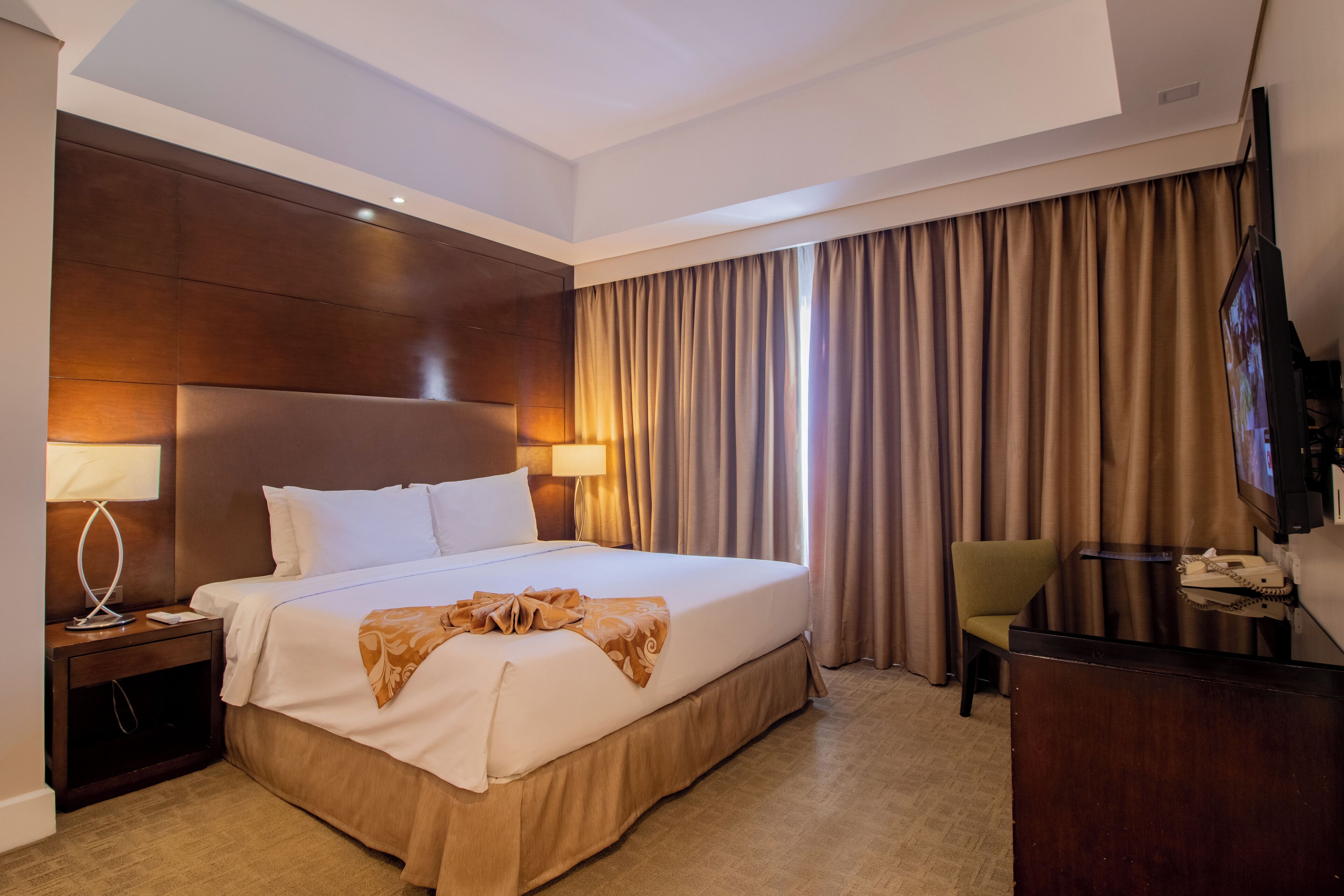 executive suite | 1 bedroom, premium bedding, memory-foam beds, minibar