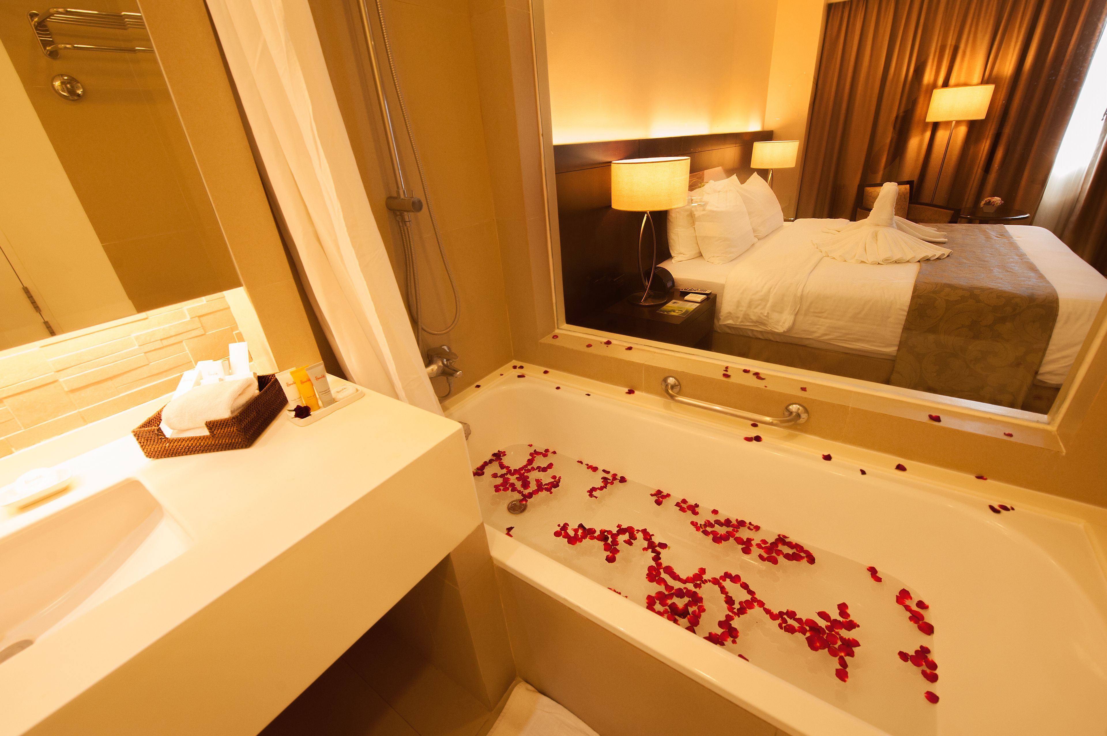 1 bedroom, premium bedding, memory-foam beds, minibar