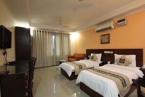 Executive Room, 1 Bedroom | Premium bedding, pillowtop beds, minibar, in-room safe