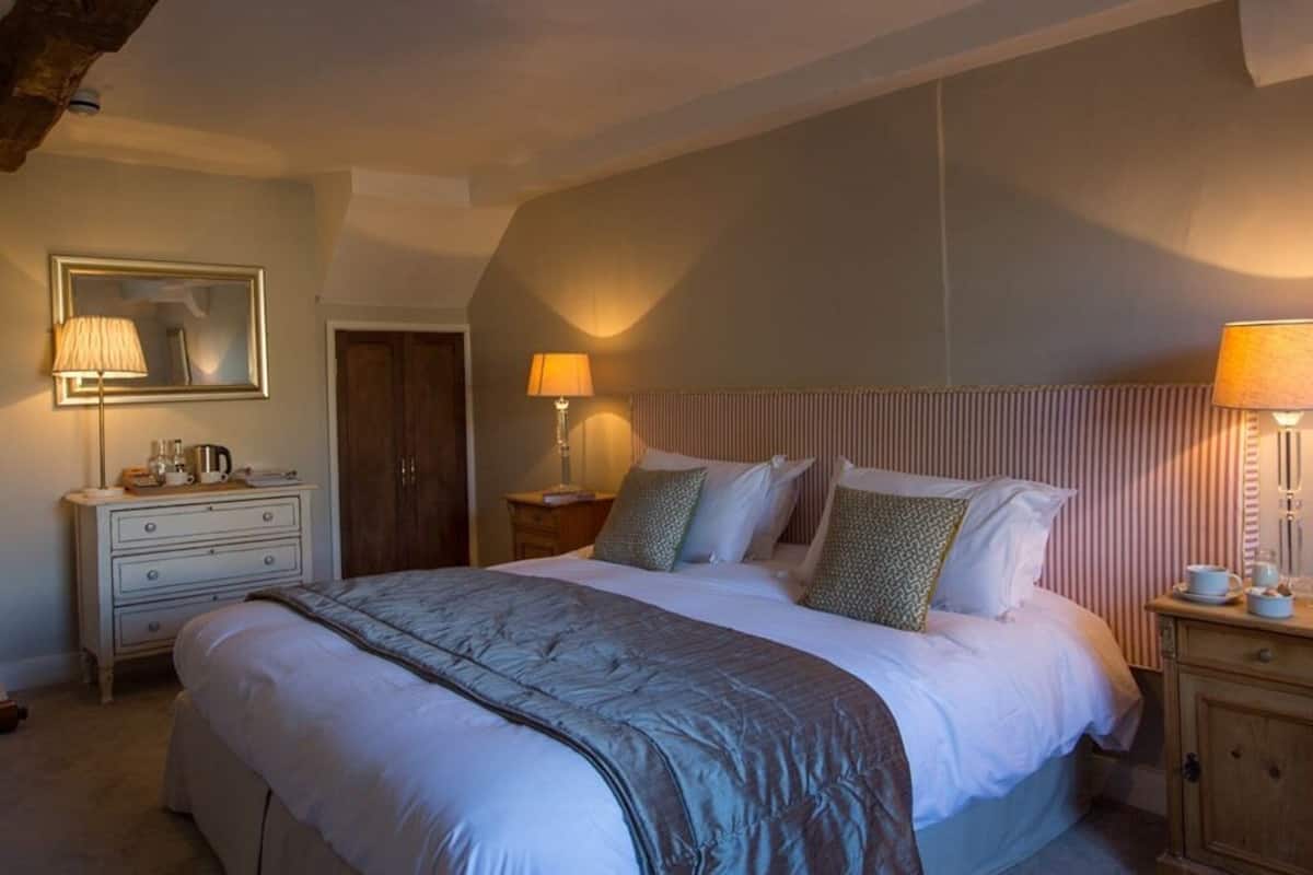 Kamer, 1 twee- of 2 eenpersoonsbedden, en-suite badkamer