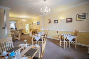 Termasuk sarapan Inggeris setiap hari 