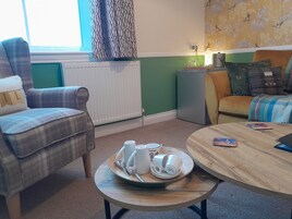 Executive Suite | Living area | Flat-screen TV