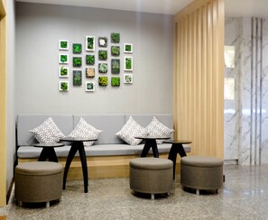 ロビー応接スペース