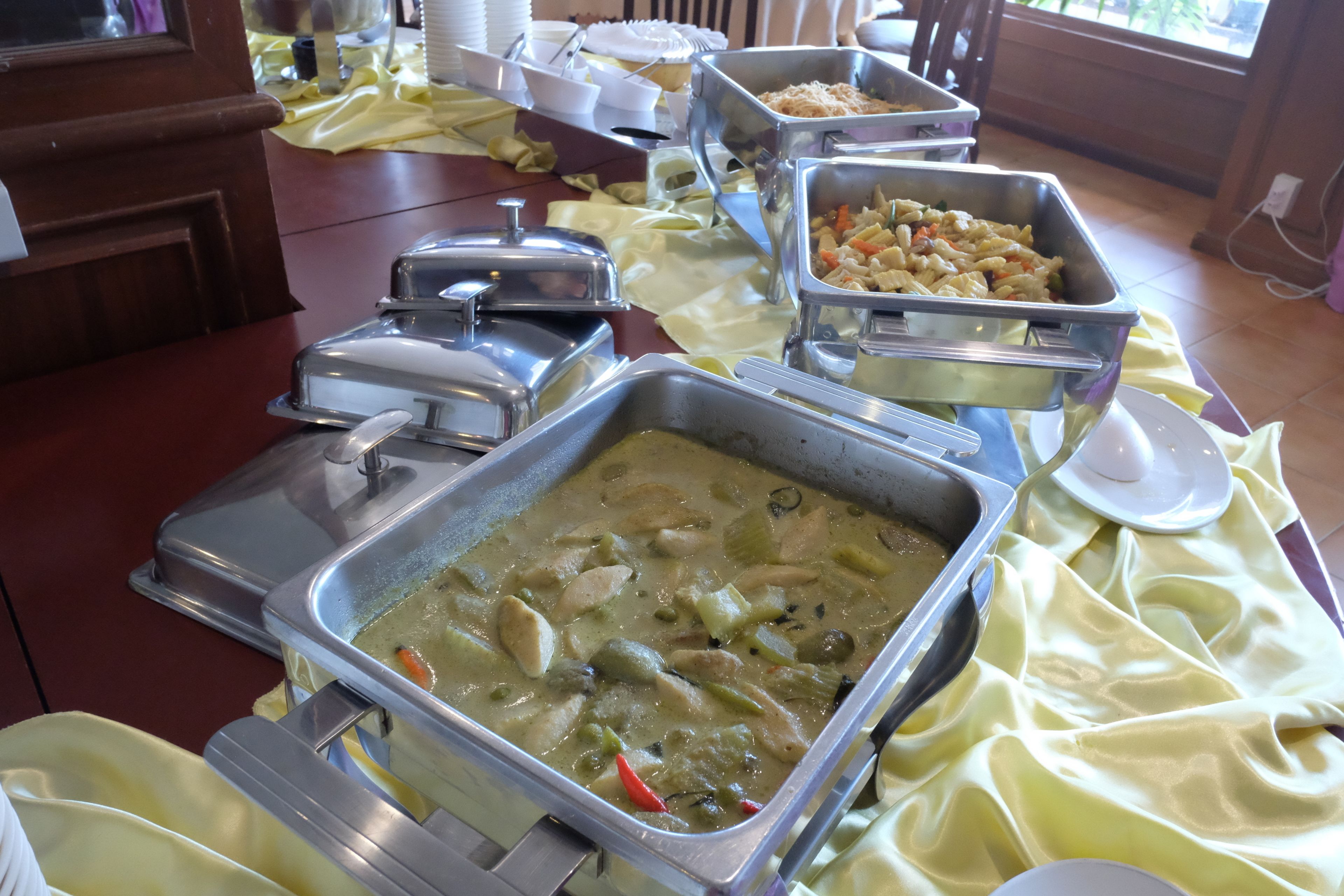 daily cooked-to-order breakfast (thb 150 per person)