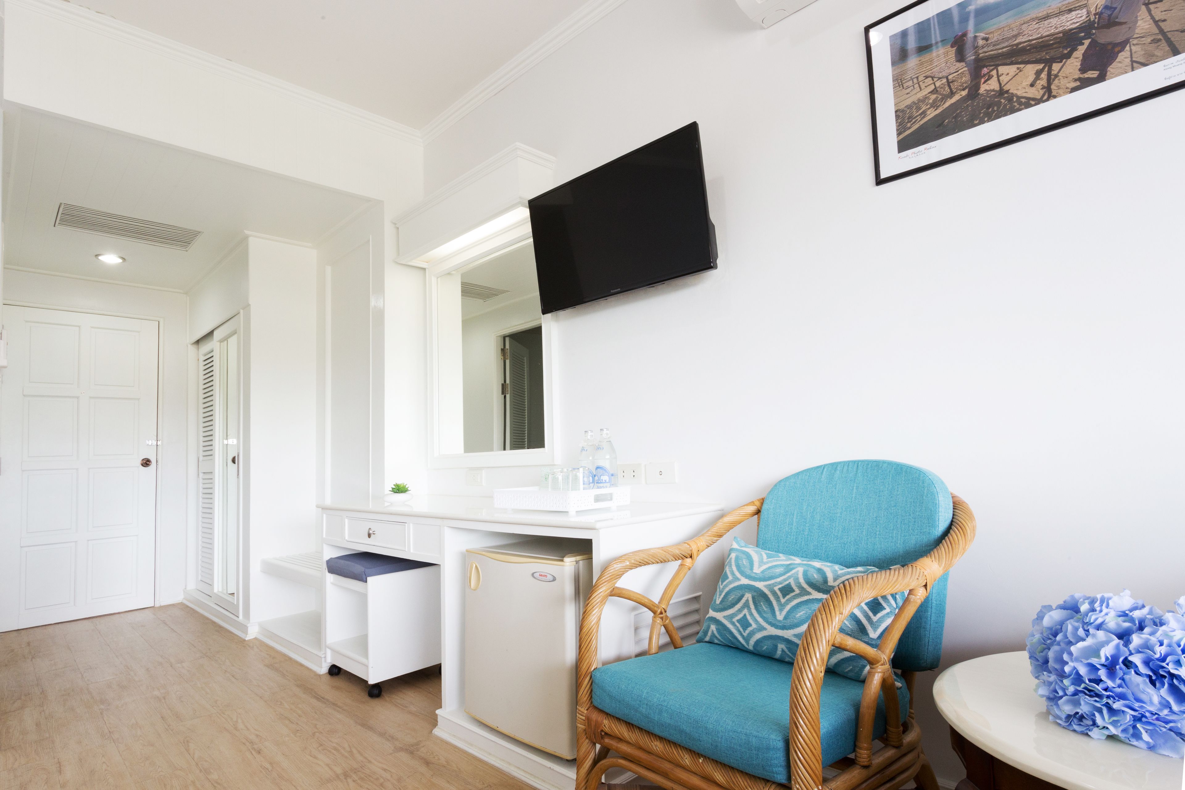 superior double or twin room | living area | 24-inch lcd tv with cable channels, tv