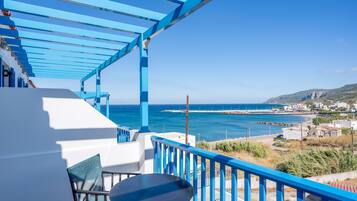 Economy kamer, 1 twee- of 2 eenpersoonsbedden | Uitzicht vanaf balkon