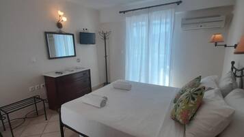 Economy Double or Twin Room | In-room safe, free WiFi, bed sheets
