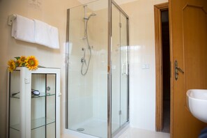 Room, 2 Bedrooms, Connecting Rooms | Bathroom - Haidi House Bed and Breakfast (Agerola)