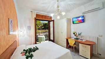 Desk, free WiFi, bed sheets