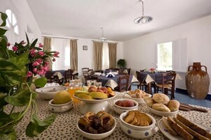 Café da manhã com buffet todos os dias (EUR 5 por pessoa)