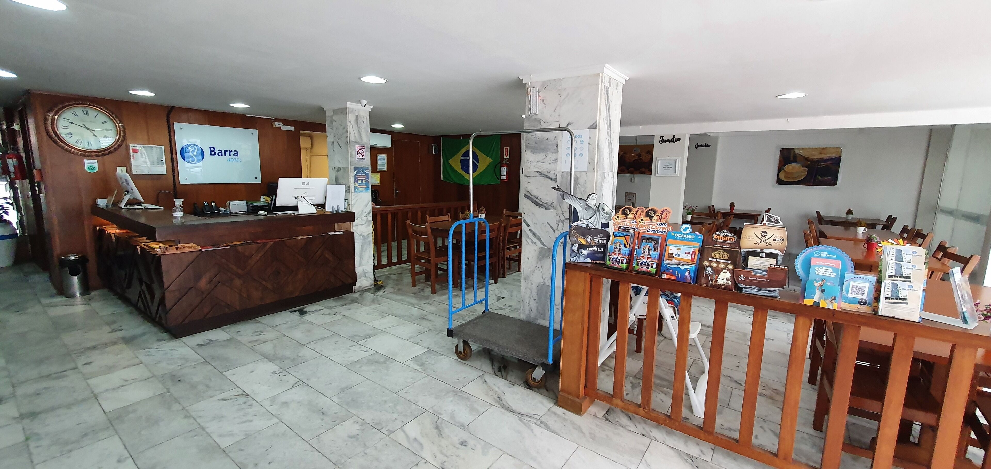 Quầy tiếp tân
