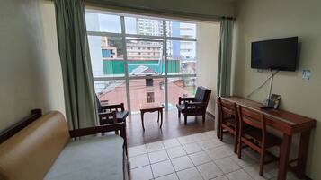 Apartamento econômico | Frigobar, cofres nos quartos, roupa de cama