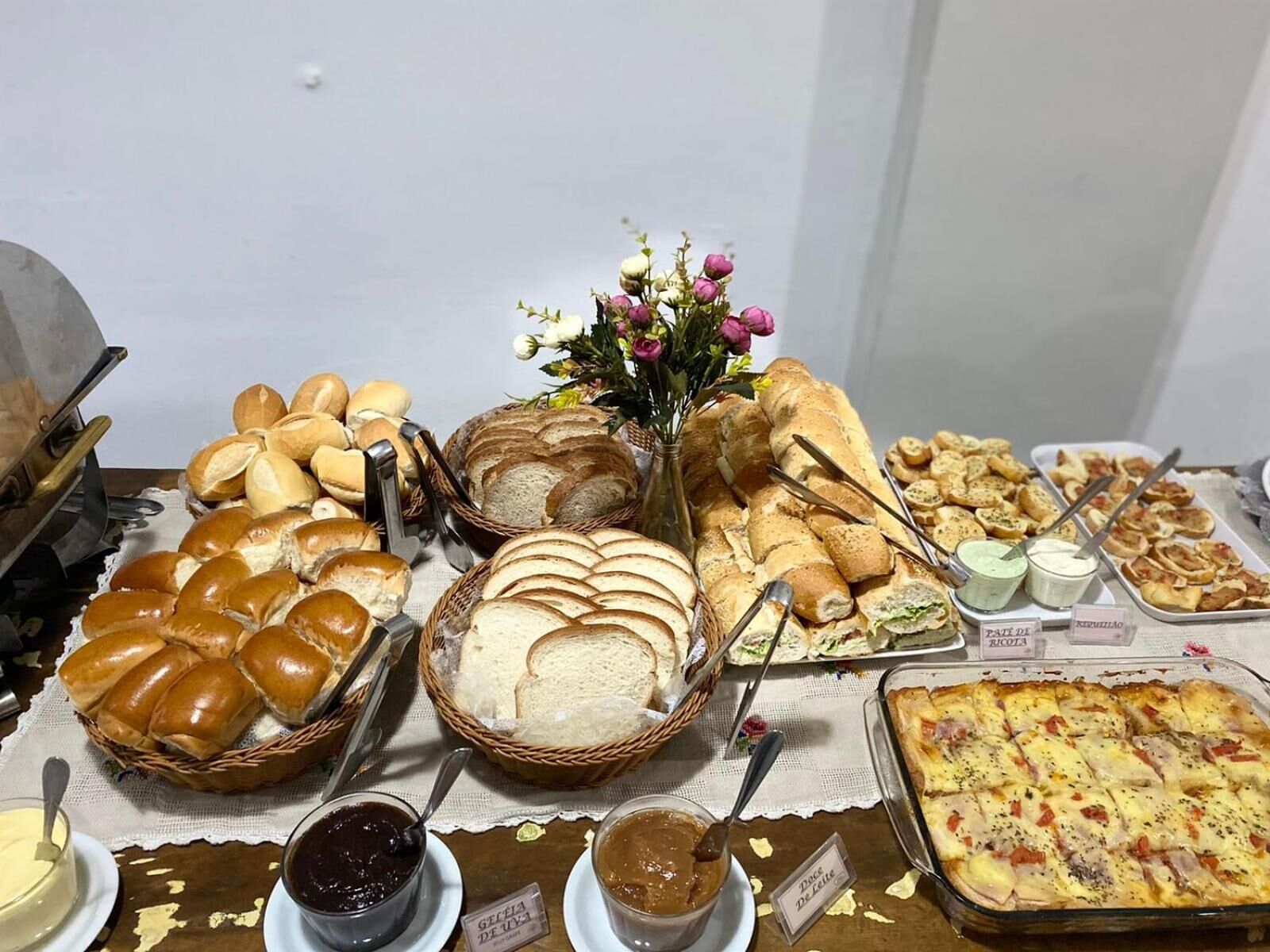 Free buffet breakfast 