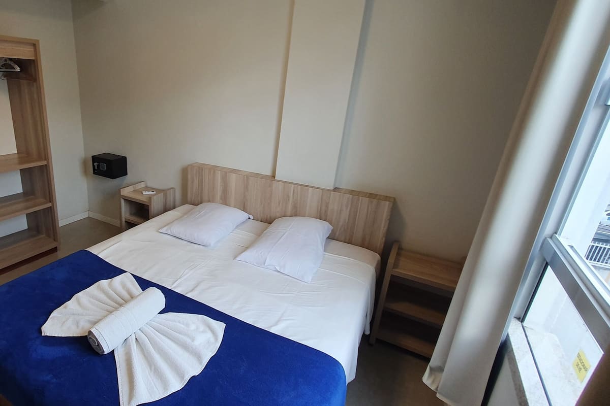 Standaard appartement | 2 slaapkamers, een minibar, een kluis op de kamer, beddengoed