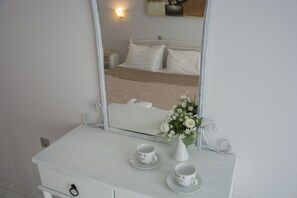 Free wired internet, bed sheets - George House Apartments & Villa (Lefkada)