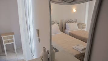 Free wired Internet, bed sheets