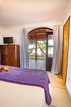 Chalet, 2 Bedrooms, Beach View | Blackout drapes, free WiFi, bed sheets - Pousada Areia Preta (Prado)