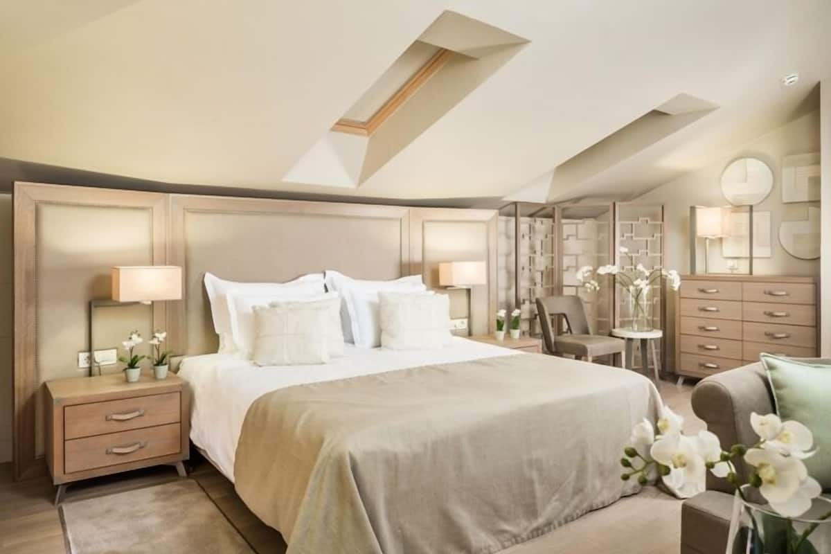 superior junior suite, balcony | minibar, in-room safe, desk, blackout curtains