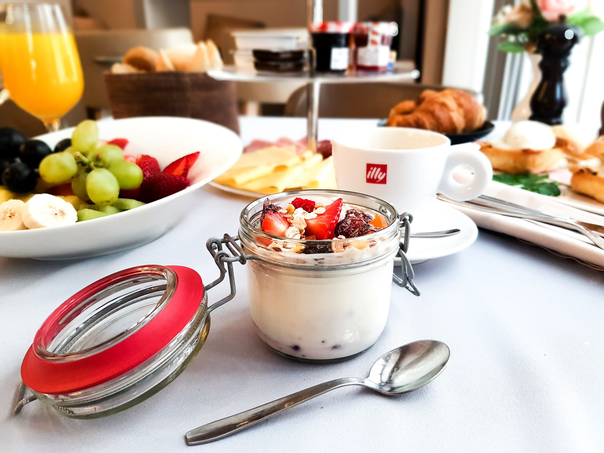 free daily cooked-to-order breakfast