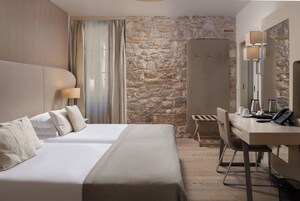 Quarto casal ou duplo superior | Frigobar, cofres nos quartos, escrivaninha, cortinas blackout