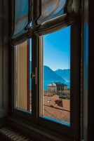 Appartamento panoramico, 1 camera da letto, vista lago, piano elevato (Torretta) | Minibar, in-room safe, desk, free WiFi