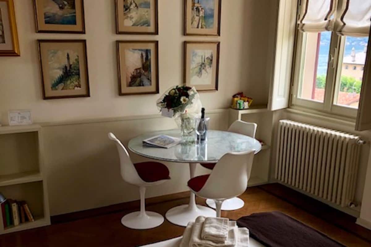 Appartamento panoramico, 1 camera da letto, vista lago, piano elevato (Torretta) | Minibar, in-room safe, individually furnished, desk