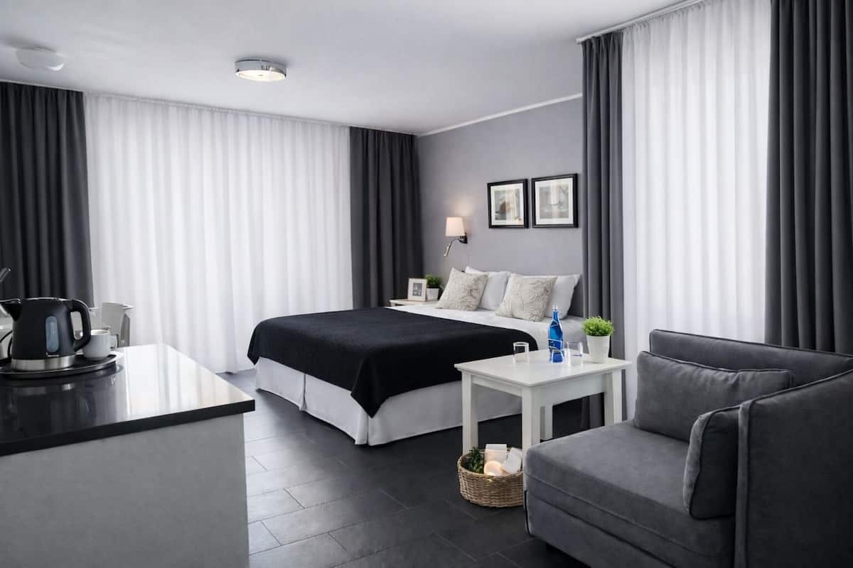 Deluxe Double Room, Balcony | Egyptian cotton sheets, premium bedding, in-room safe