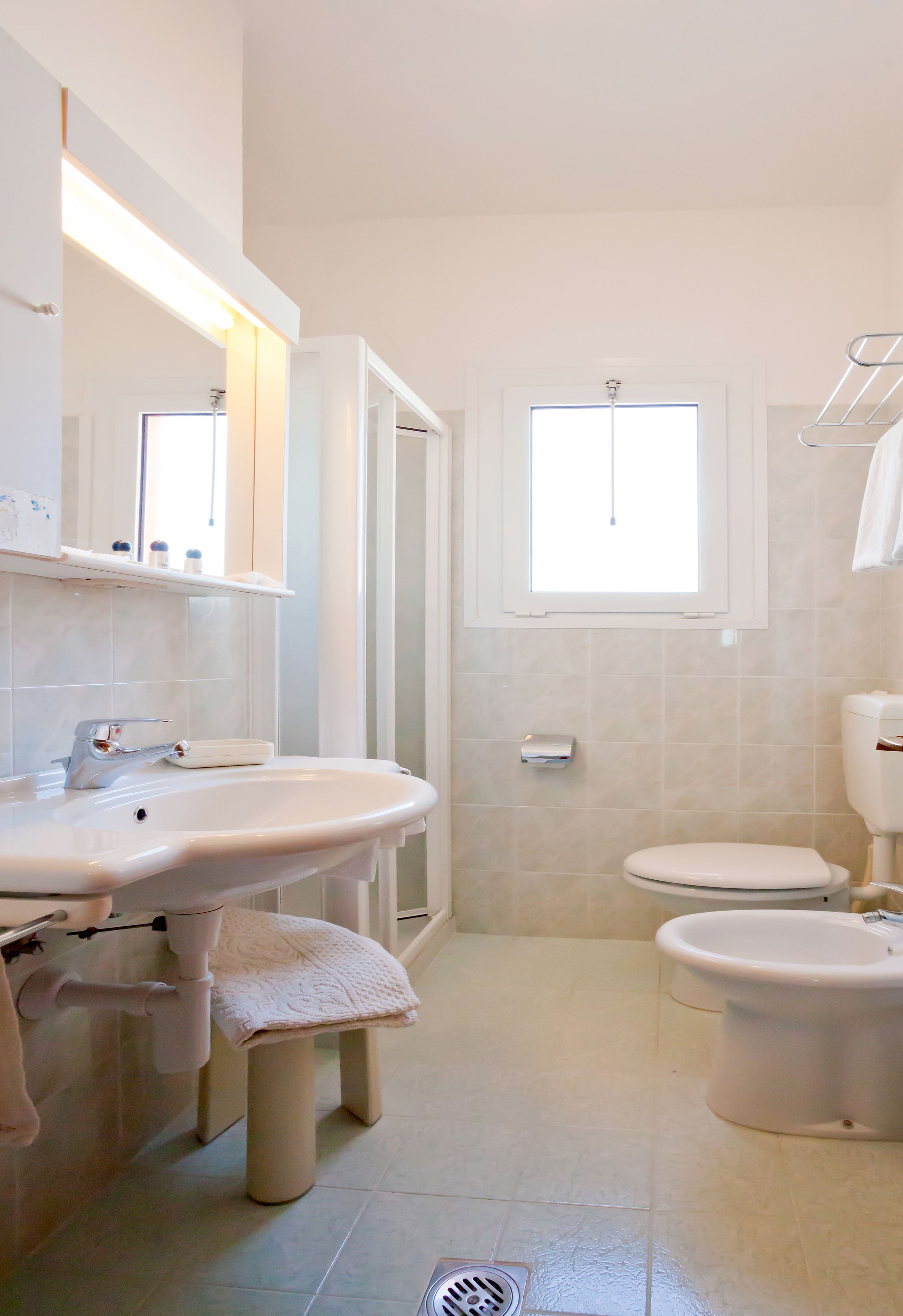 in-room safe, desk, soundproofing, free wifi