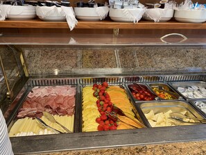 อาหารเช้าแบบบุฟเฟต์