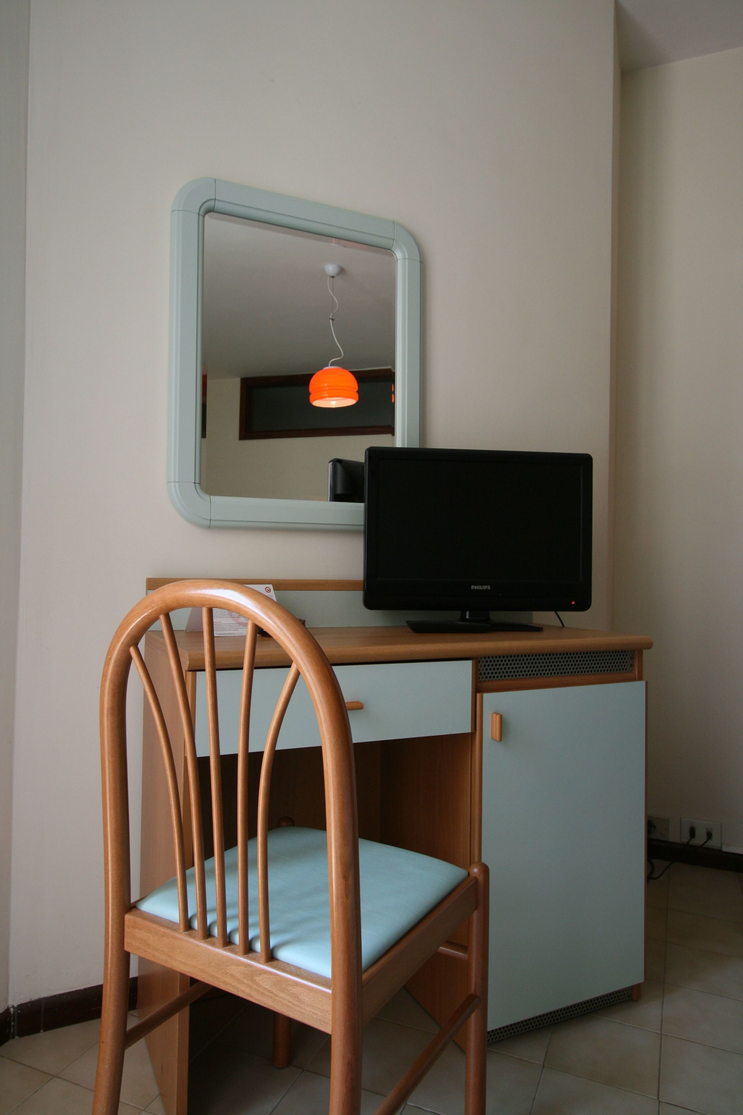 in-room safe, desk, soundproofing, free wifi