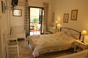 Estúdio superior | 1 quarto, individualmente decorados, Wi-Fi de cortesia, roupa de cama
