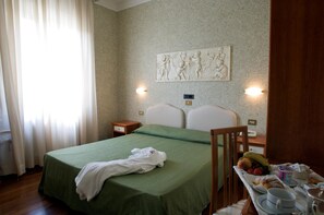 Double Room | Minibar, in-room safe, desk, blackout drapes - Hotel Patria (Chianciano Terme)