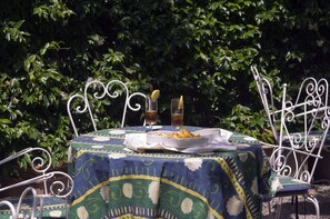 Outdoor dining - Hotel Patria (Chianciano Terme)