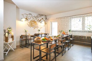 Frokostbuffé hver dag (EUR 9.30 per person)