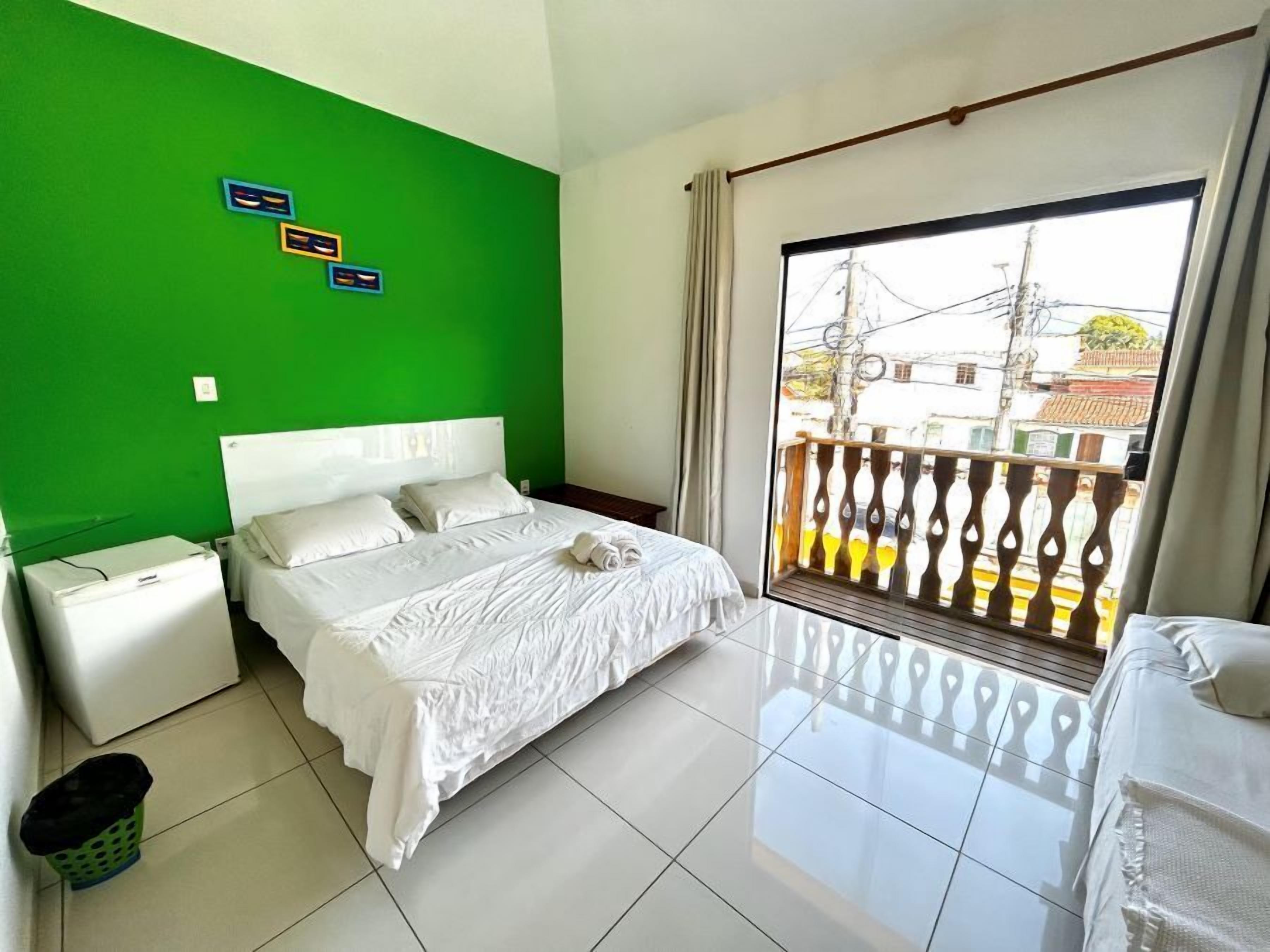 Quarto triplo luxo | Banheiro | Chuveiro, produtos de toalete grátis, secador de cabelo 