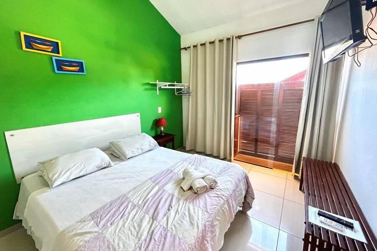 Minibar, WiFi (free), bed sheets