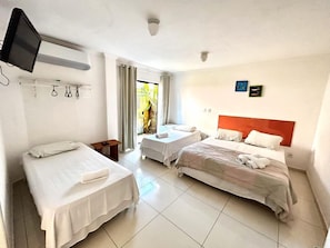 Deluxe-huone | Minibaari, ilmainen Wi-Fi, vuodevaatteet