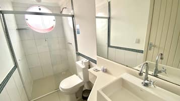 Ducha, artículos de tocador gratuitos, secador de pelo