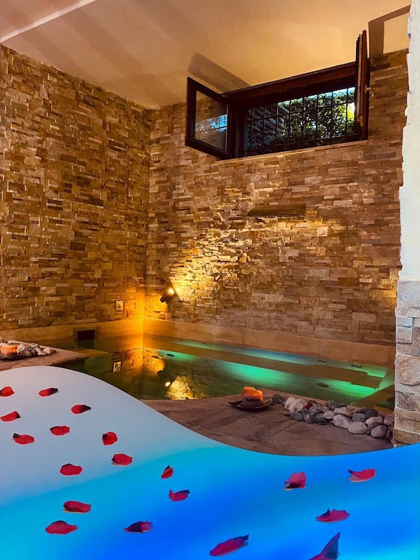 Bain à remous, hammam, soins corporels, bains de boue