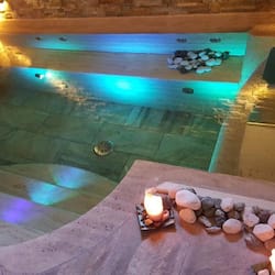 Indoor spa tub