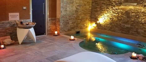 Hot tub, Turkish bath/hammam, body treatments, mud baths