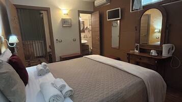 Comfort Room | Premium bedding, in-room safe, individually furnished, desk