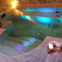 Indoor spa tub